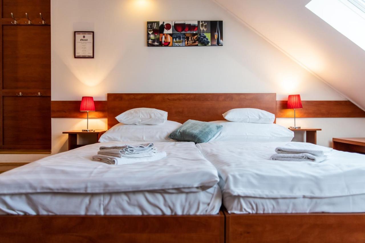 Fenyes Vinorium Bed & Breakfast Sopron Bagian luar foto