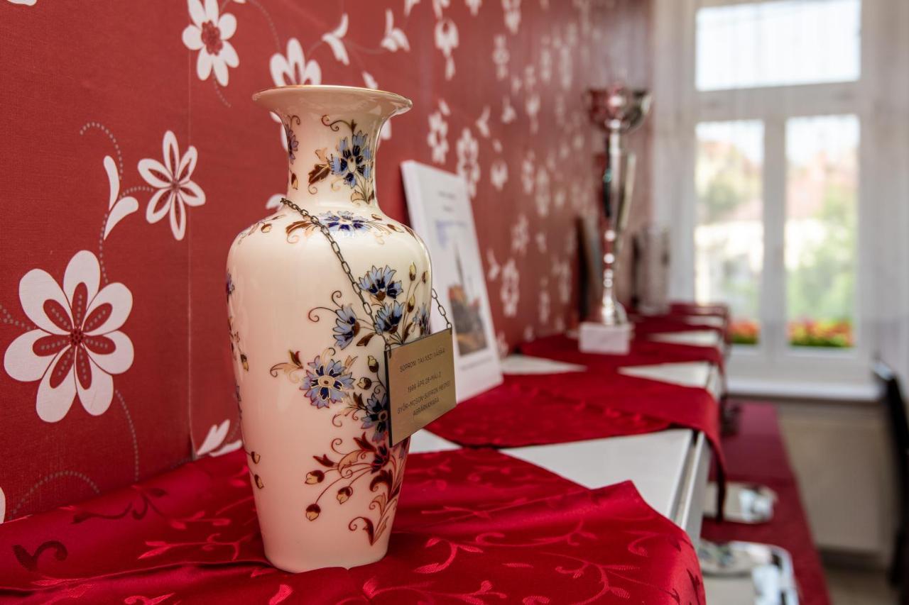 Fenyes Vinorium Bed & Breakfast Sopron Bagian luar foto
