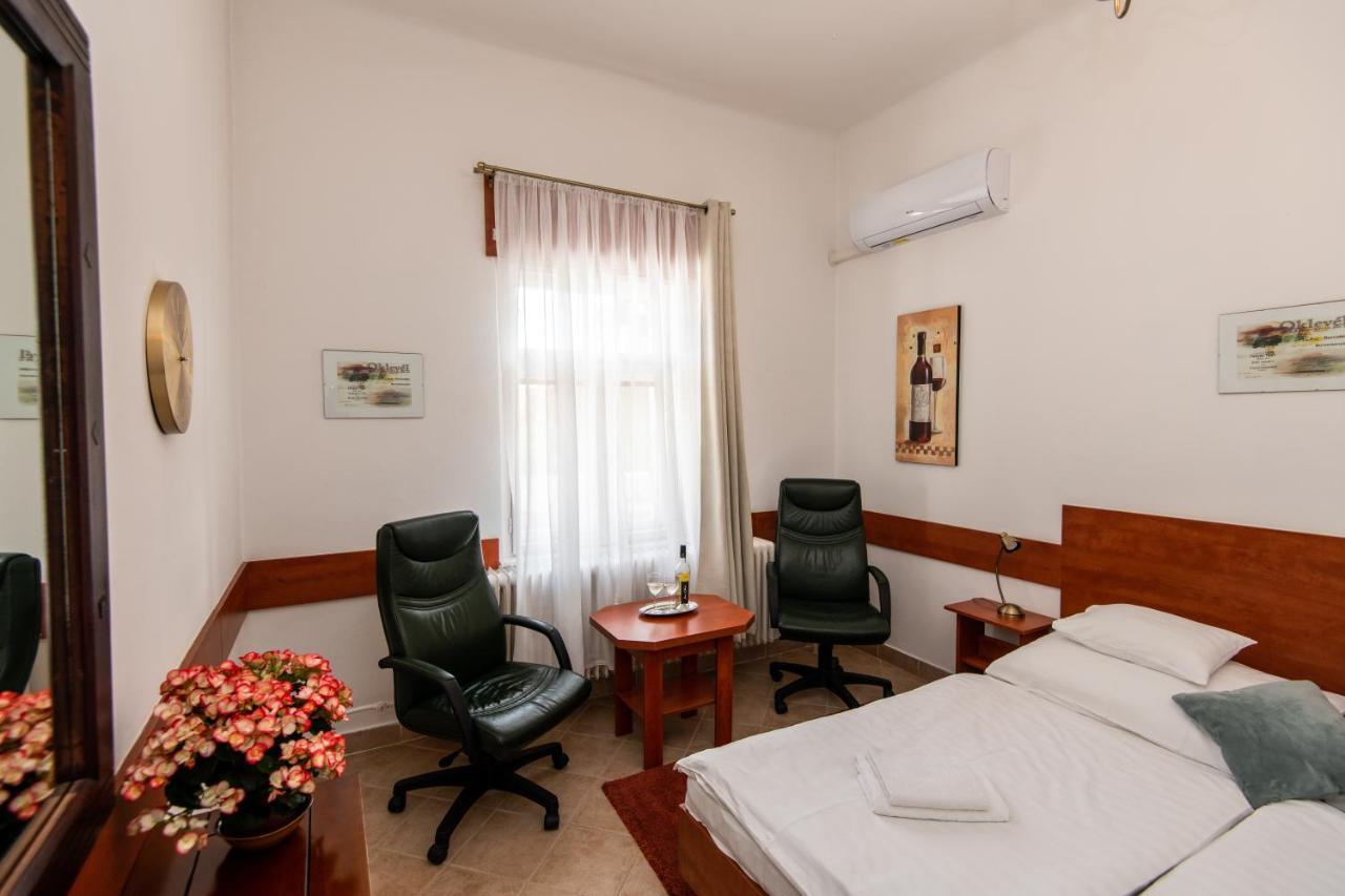 Fenyes Vinorium Bed & Breakfast Sopron Bagian luar foto