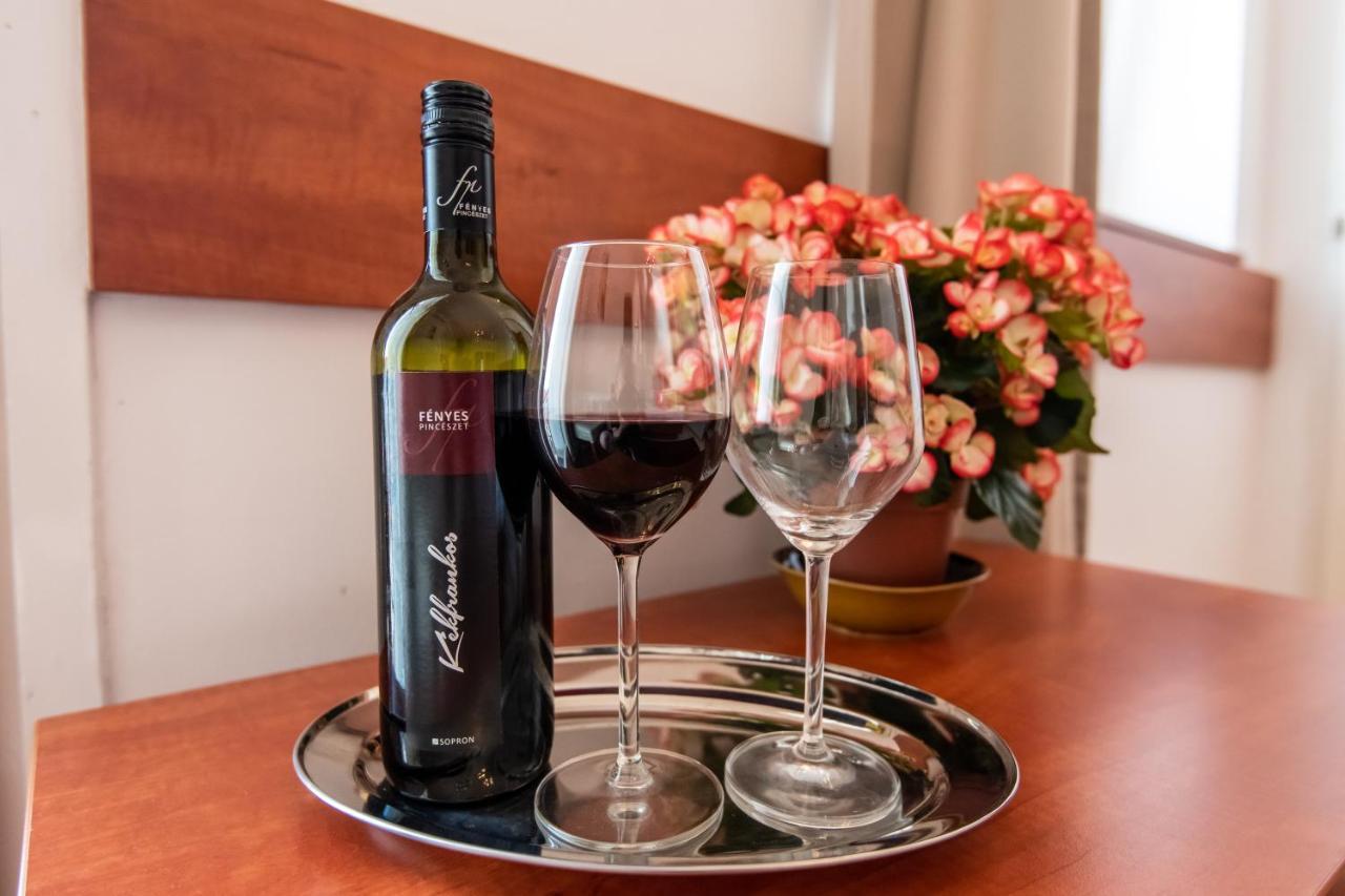 Fenyes Vinorium Bed & Breakfast Sopron Bagian luar foto