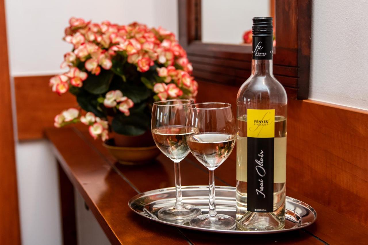 Fenyes Vinorium Bed & Breakfast Sopron Bagian luar foto