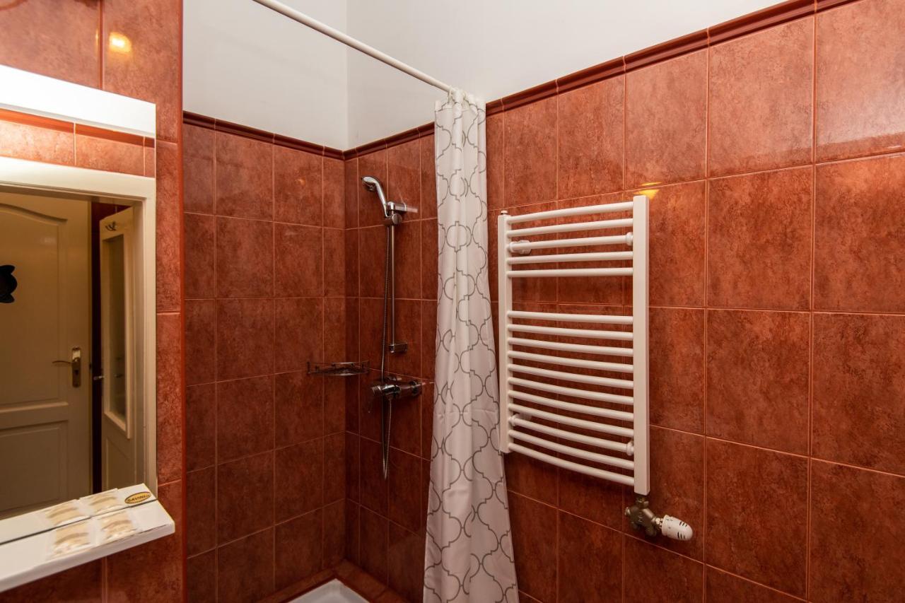 Fenyes Vinorium Bed & Breakfast Sopron Bagian luar foto