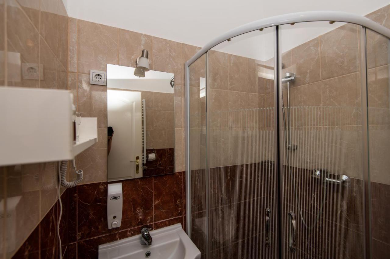 Fenyes Vinorium Bed & Breakfast Sopron Bagian luar foto
