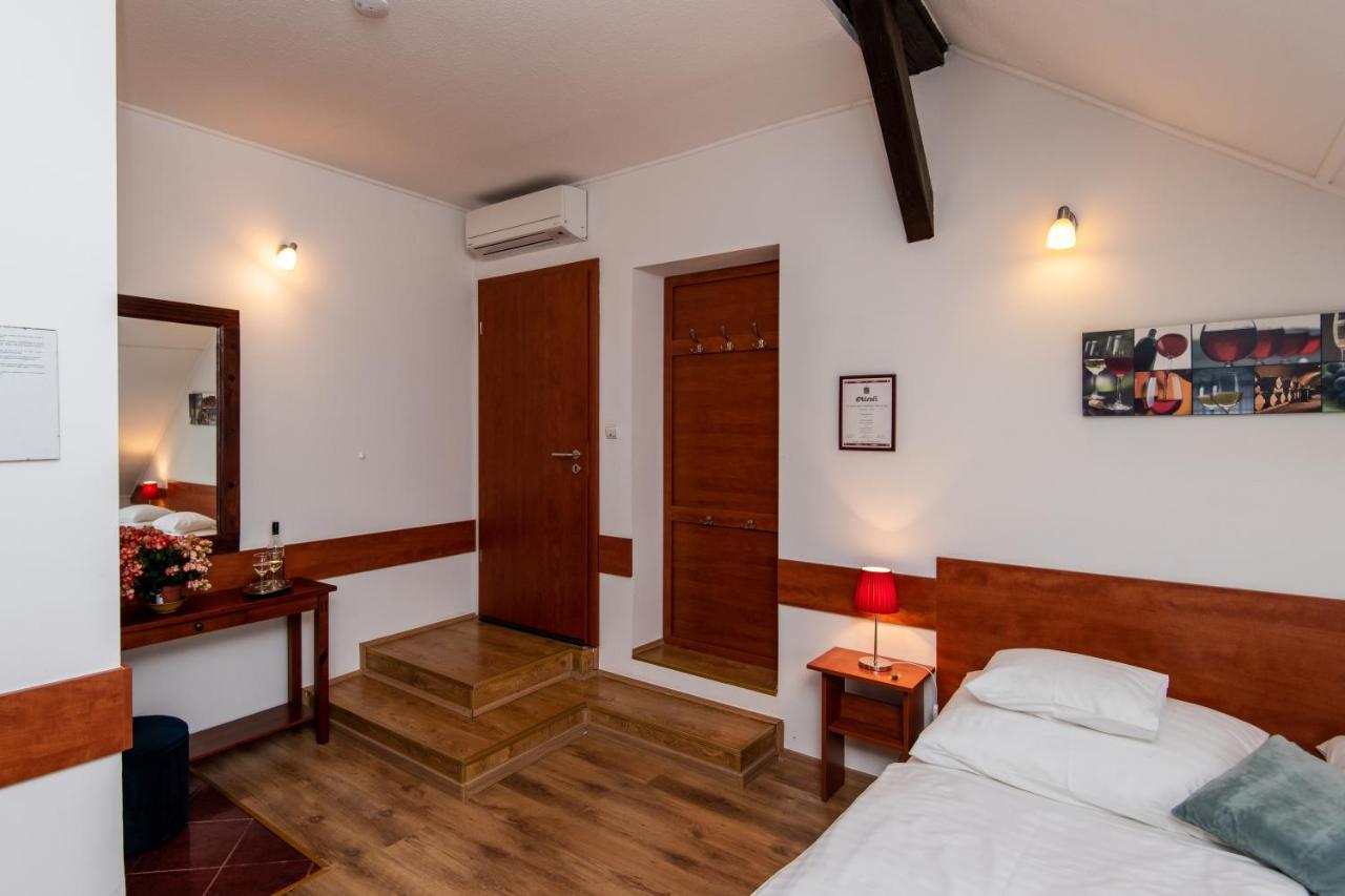 Fenyes Vinorium Bed & Breakfast Sopron Bagian luar foto
