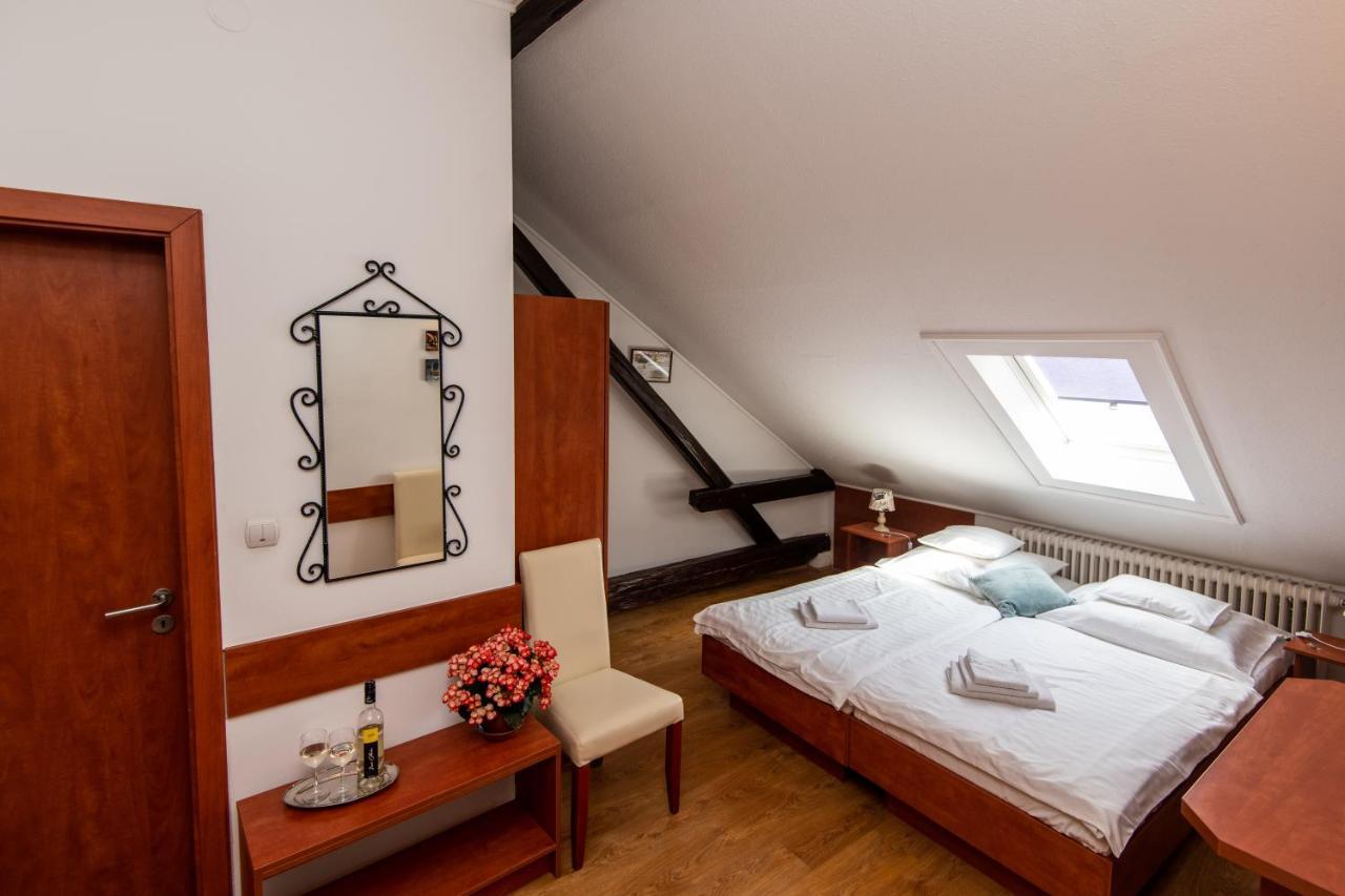 Fenyes Vinorium Bed & Breakfast Sopron Bagian luar foto