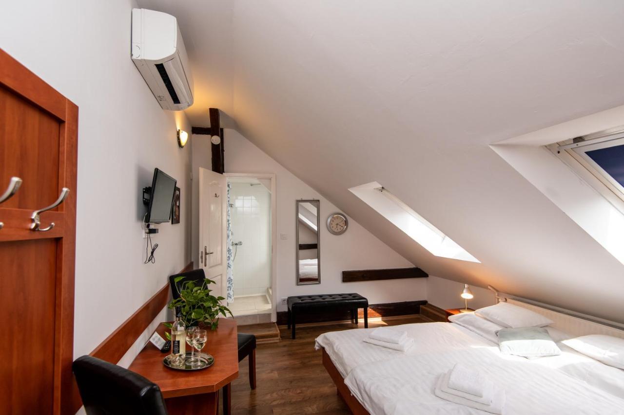 Fenyes Vinorium Bed & Breakfast Sopron Bagian luar foto
