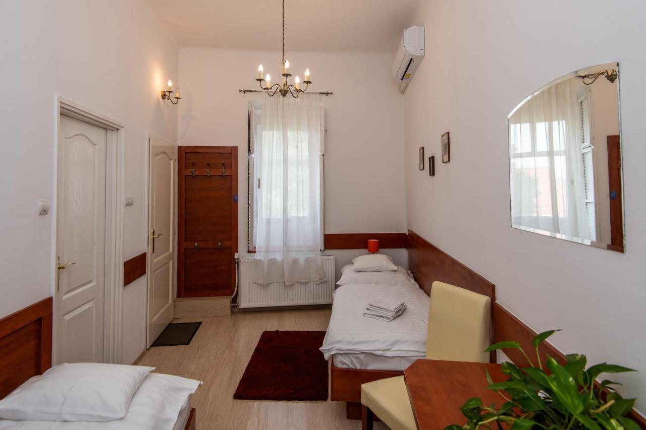 Fenyes Vinorium Bed & Breakfast Sopron Bagian luar foto