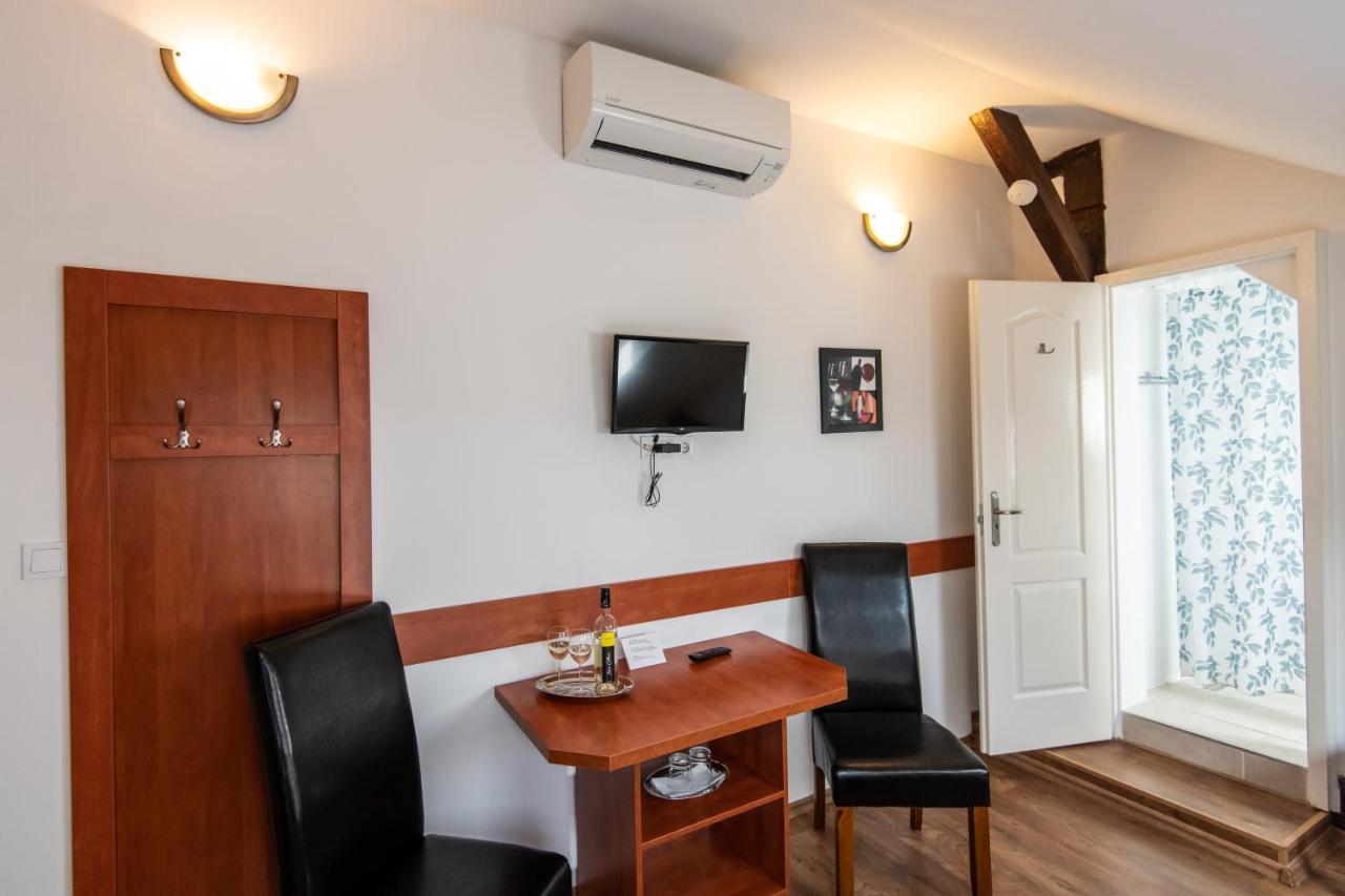 Fenyes Vinorium Bed & Breakfast Sopron Bagian luar foto