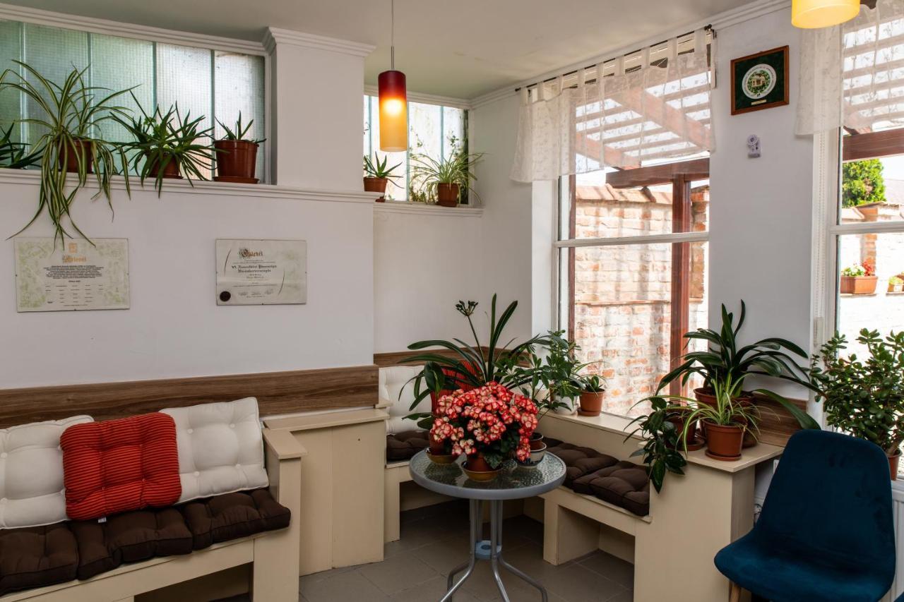 Fenyes Vinorium Bed & Breakfast Sopron Bagian luar foto