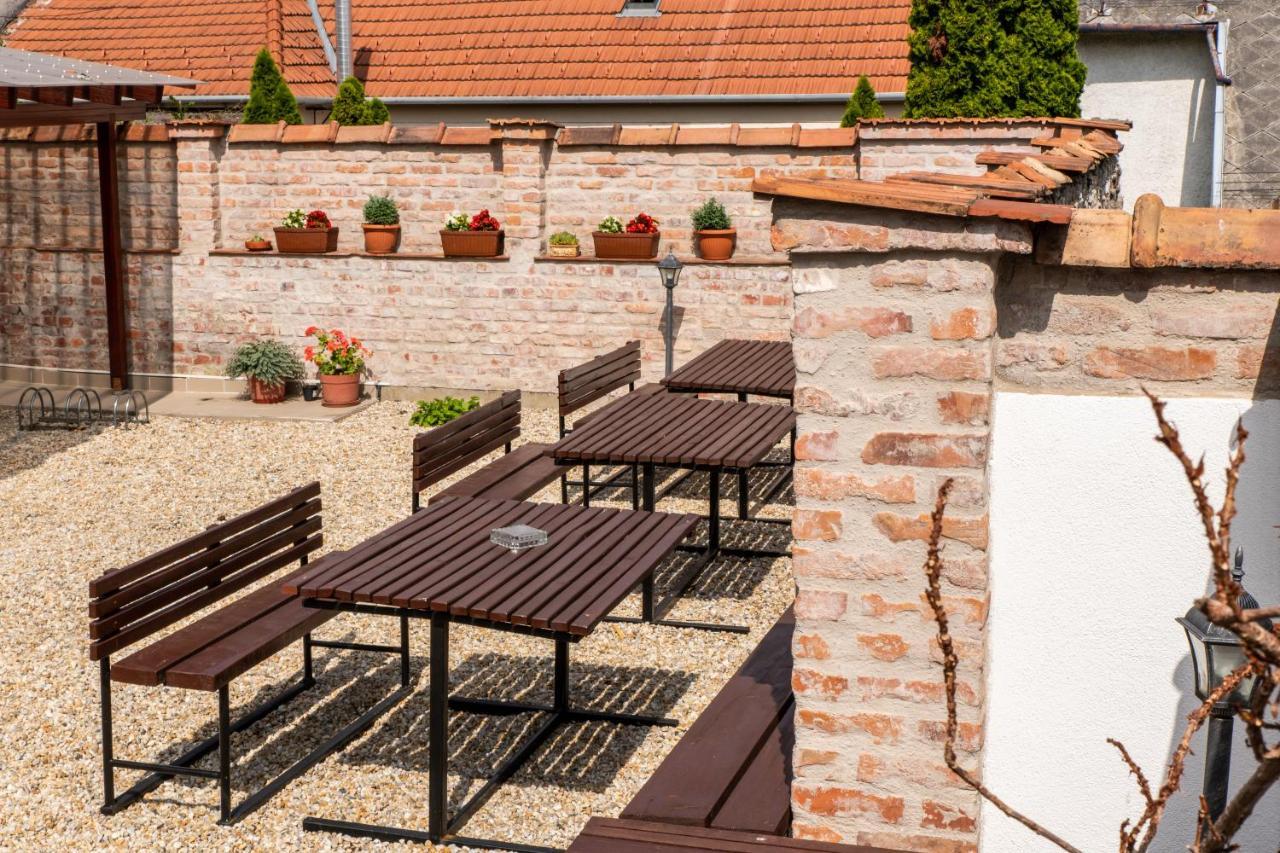 Fenyes Vinorium Bed & Breakfast Sopron Bagian luar foto