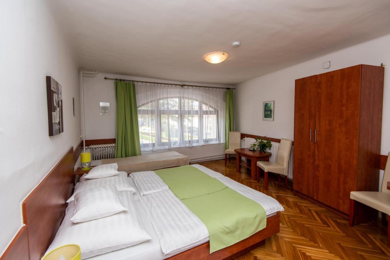 Fenyes Vinorium Bed & Breakfast Sopron Bagian luar foto