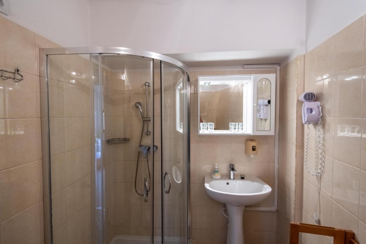 Fenyes Vinorium Bed & Breakfast Sopron Bagian luar foto