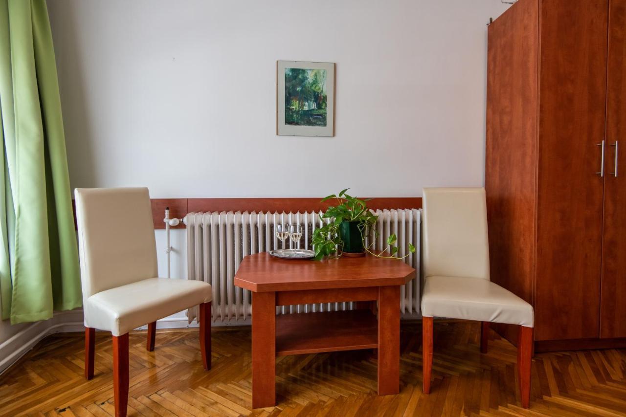 Fenyes Vinorium Bed & Breakfast Sopron Bagian luar foto