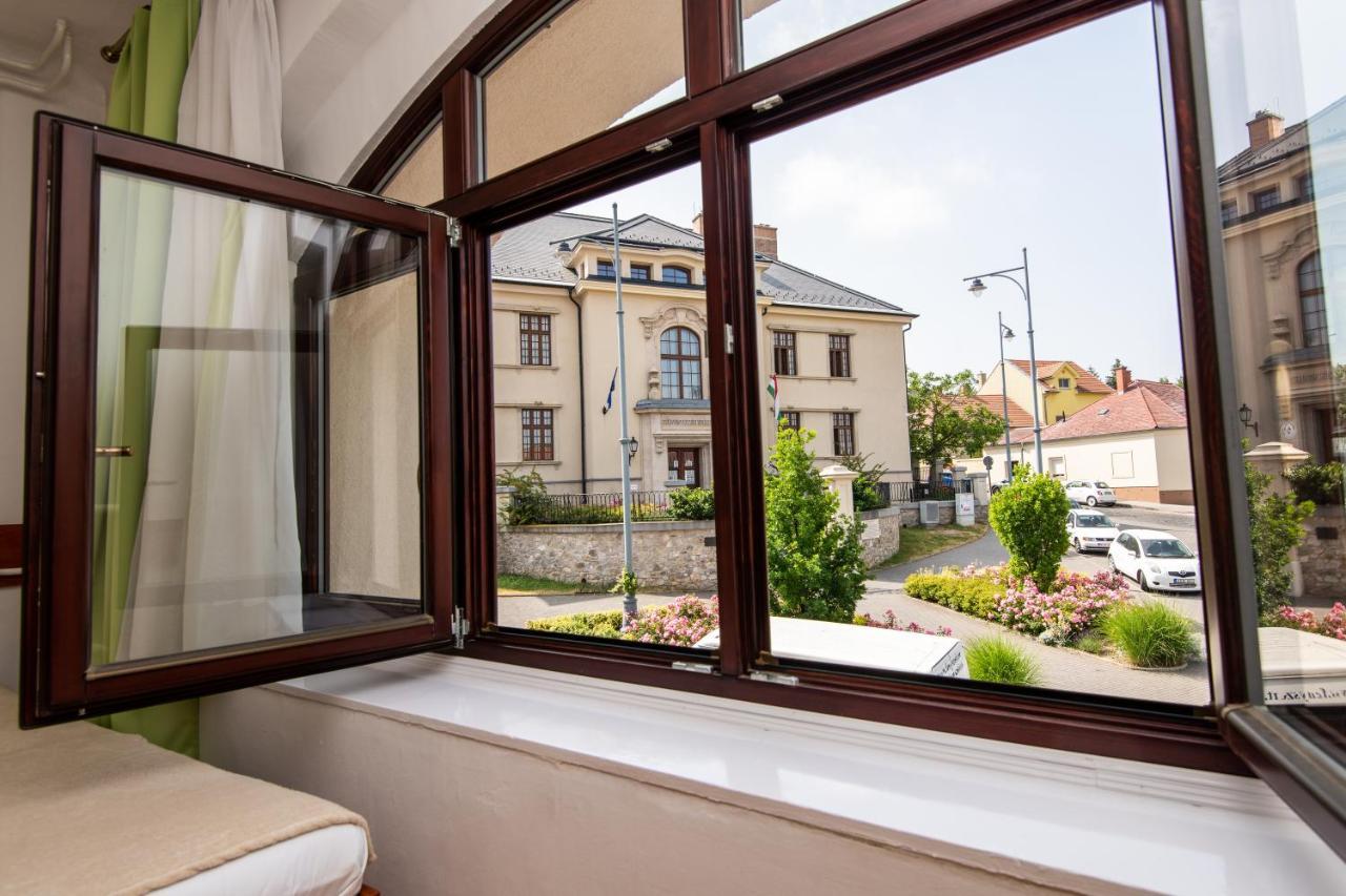 Fenyes Vinorium Bed & Breakfast Sopron Bagian luar foto