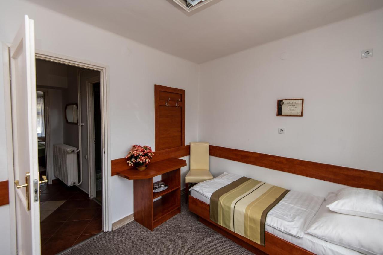 Fenyes Vinorium Bed & Breakfast Sopron Bagian luar foto