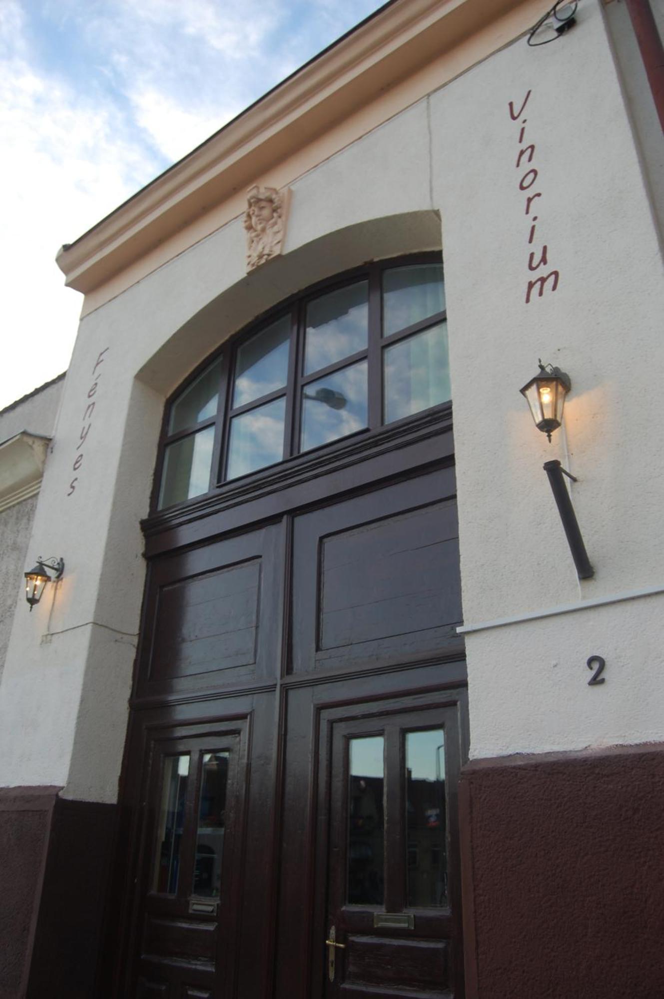 Fenyes Vinorium Bed & Breakfast Sopron Bagian luar foto