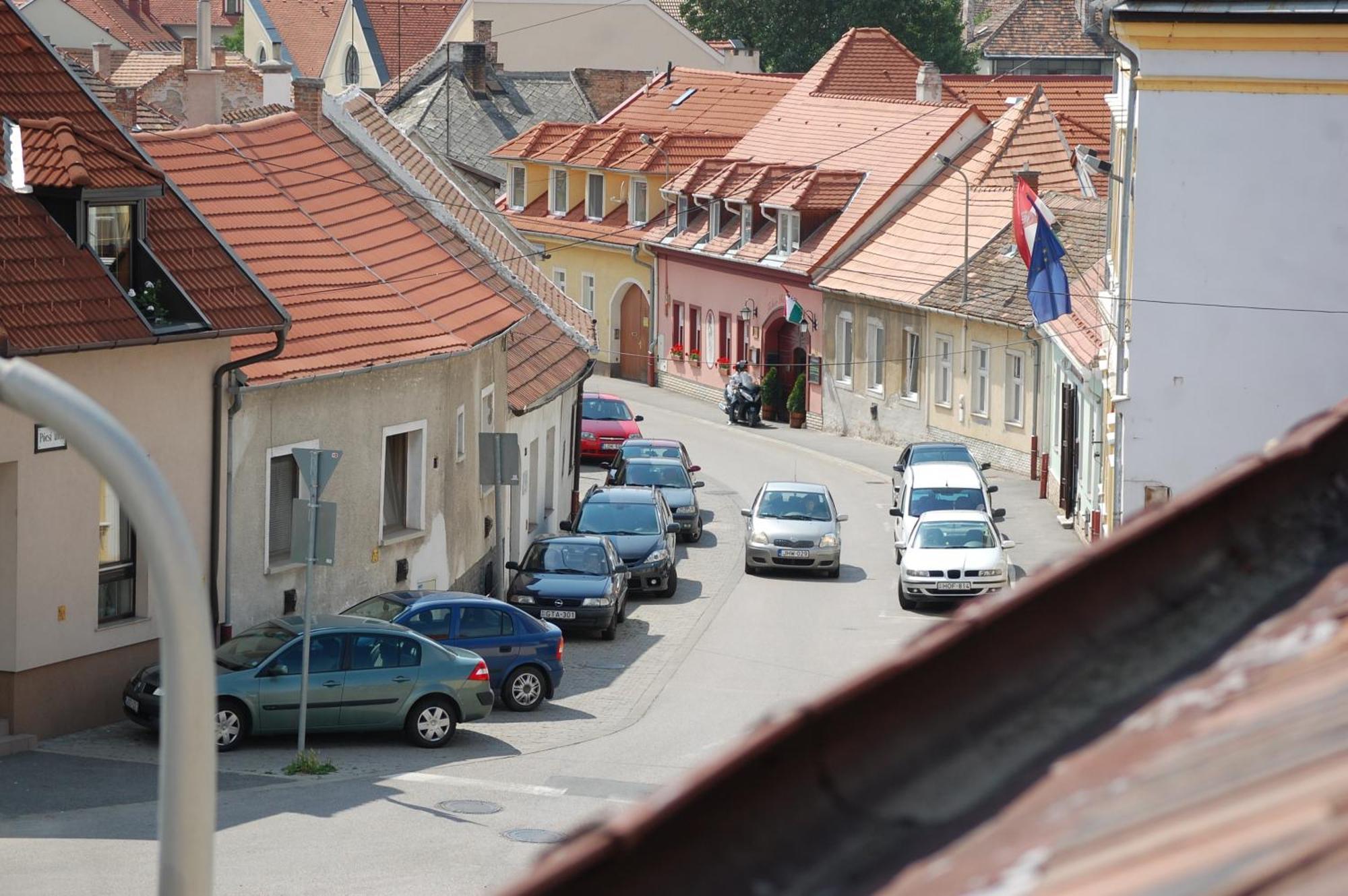 Fenyes Vinorium Bed & Breakfast Sopron Bagian luar foto